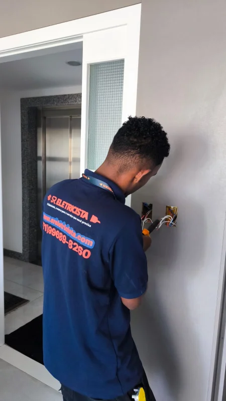 instalação de tomada comercial